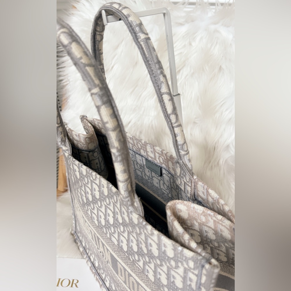 DIOR Book Tote, Medium, in Gray & Ecru Oblique - Picture 9 of 17